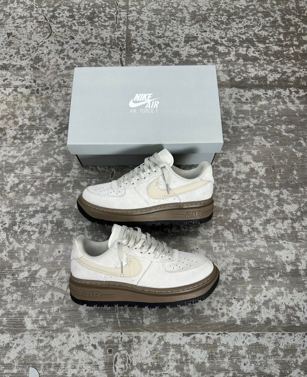 Nike Air Force 1 Luxe