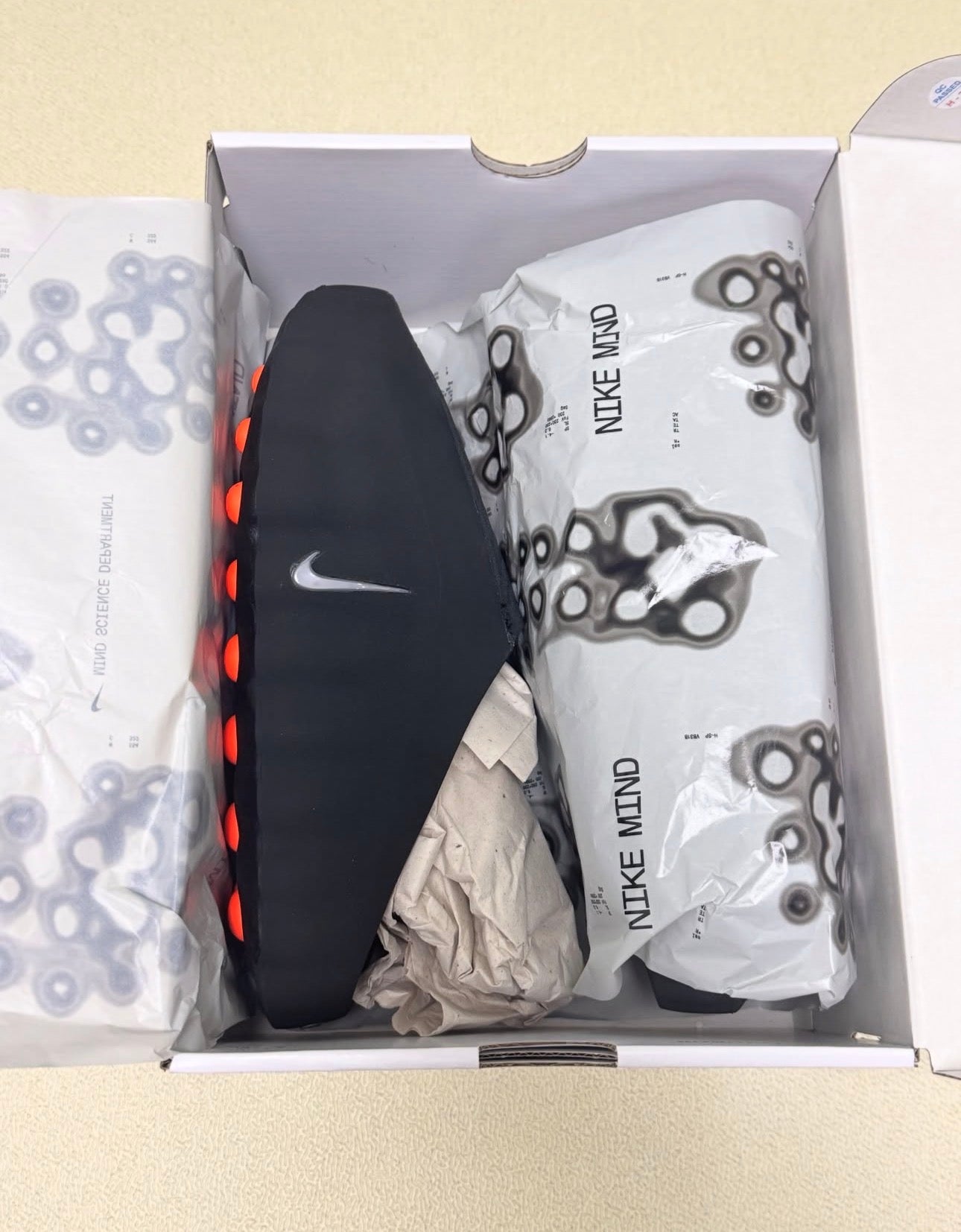 Nike Mind 001
