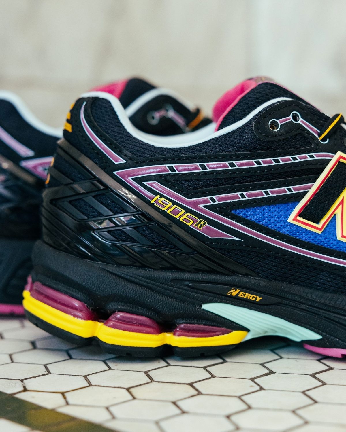 New Balance 1906R Neon Nights