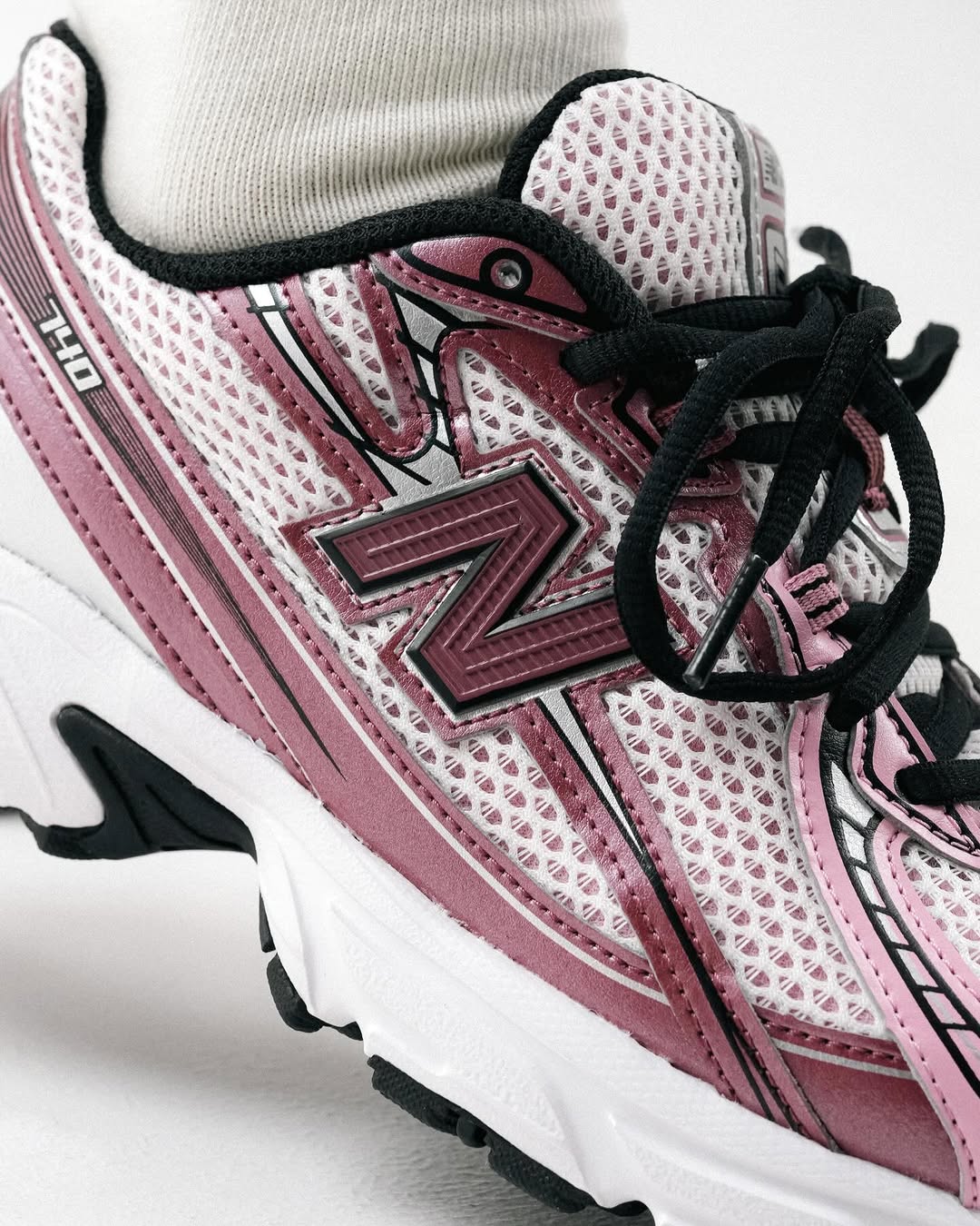 New Balance 740