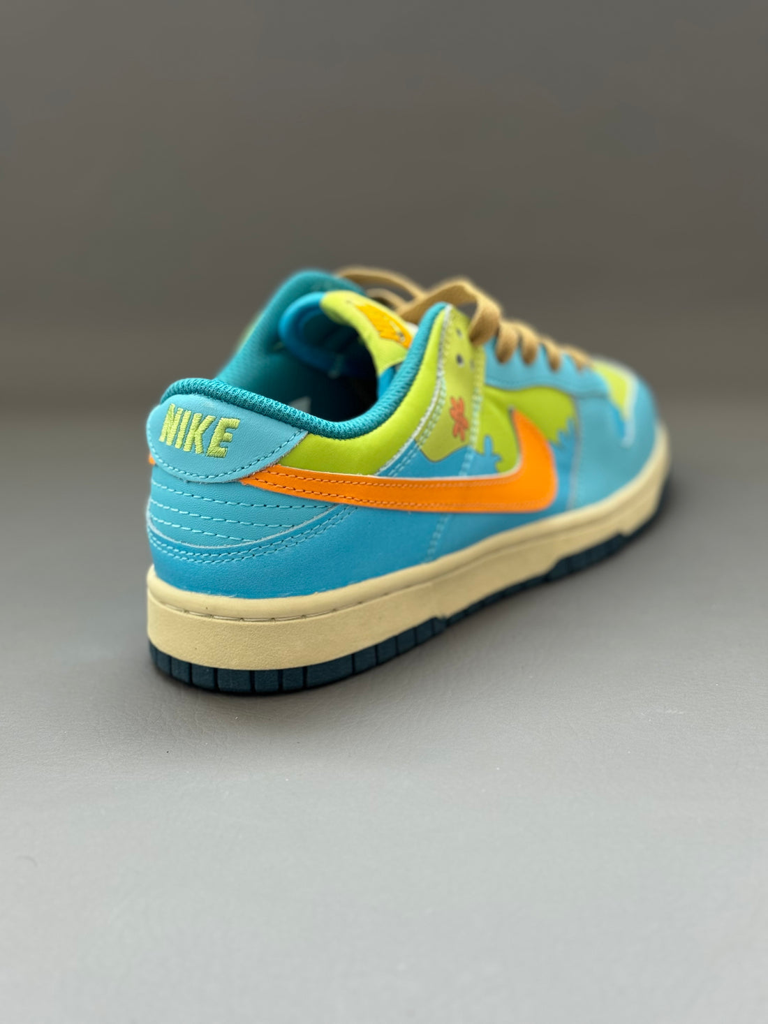 Nike Dunk Low "Mystery Machine" Scooby-Doo