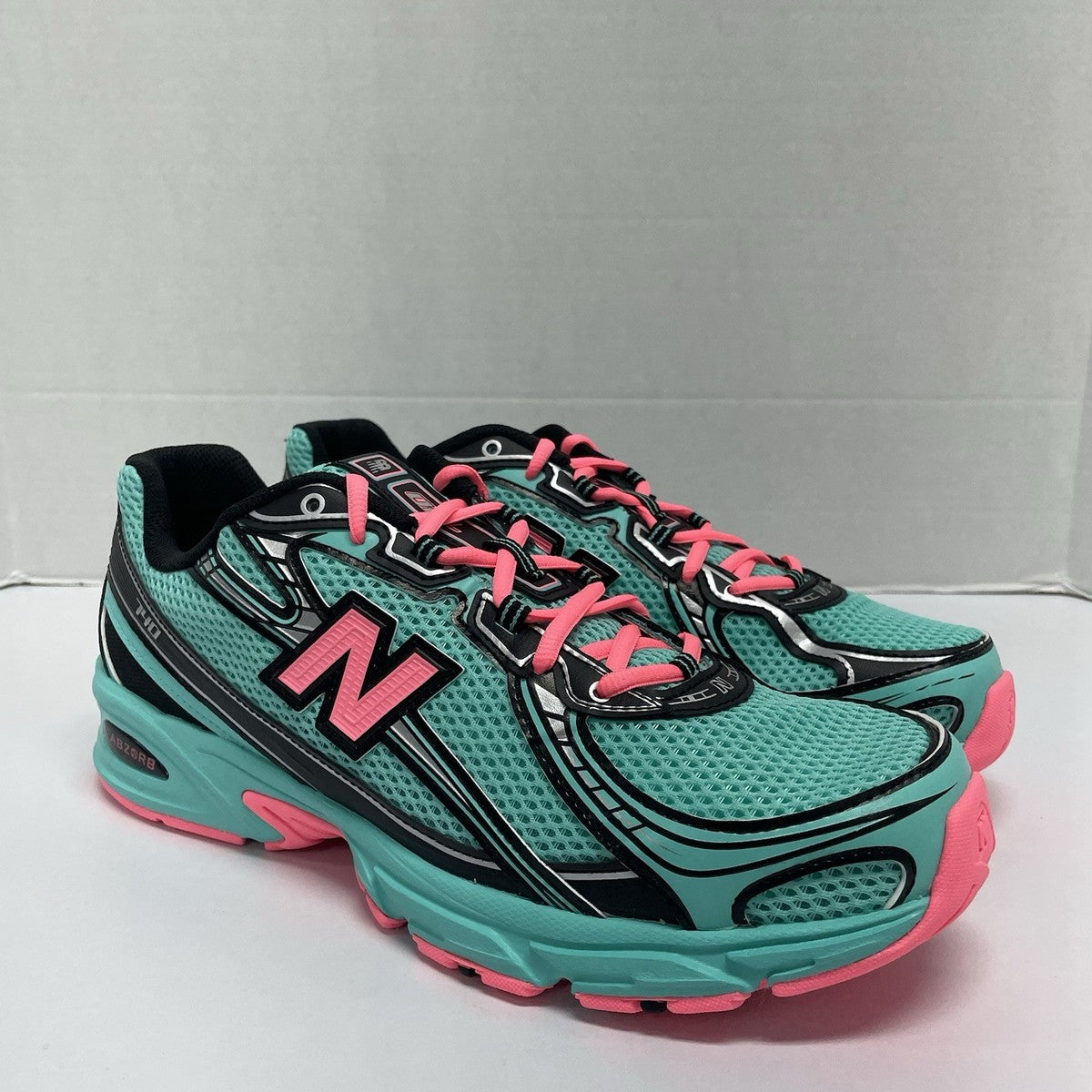 New Balance 740