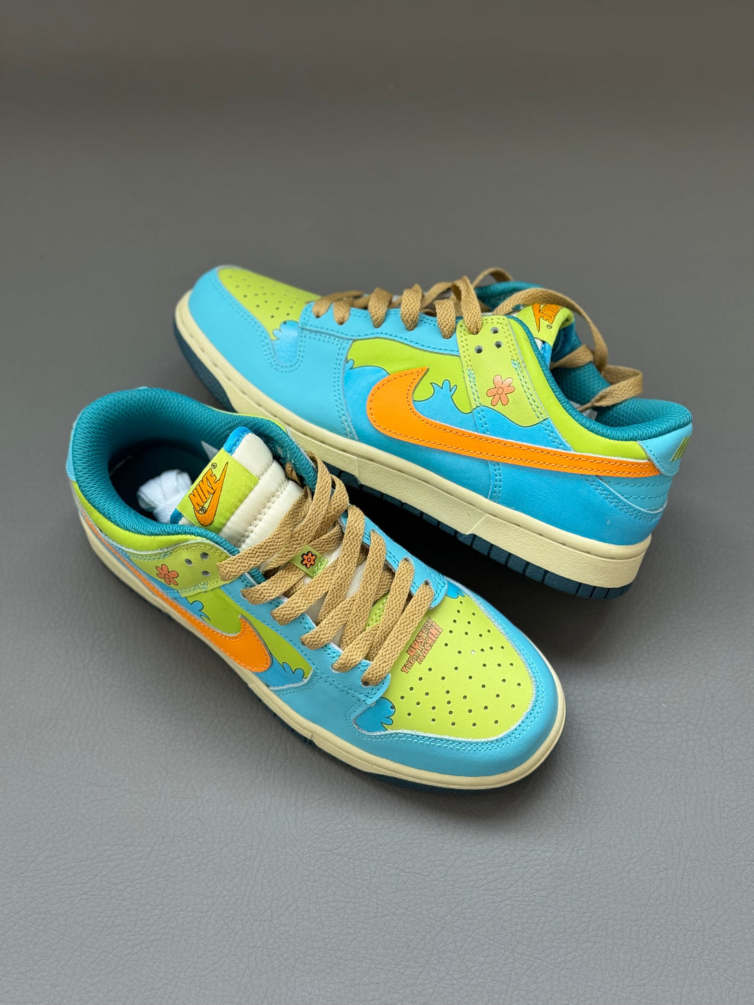 Nike Dunk Low "Mystery Machine" Scooby-Doo