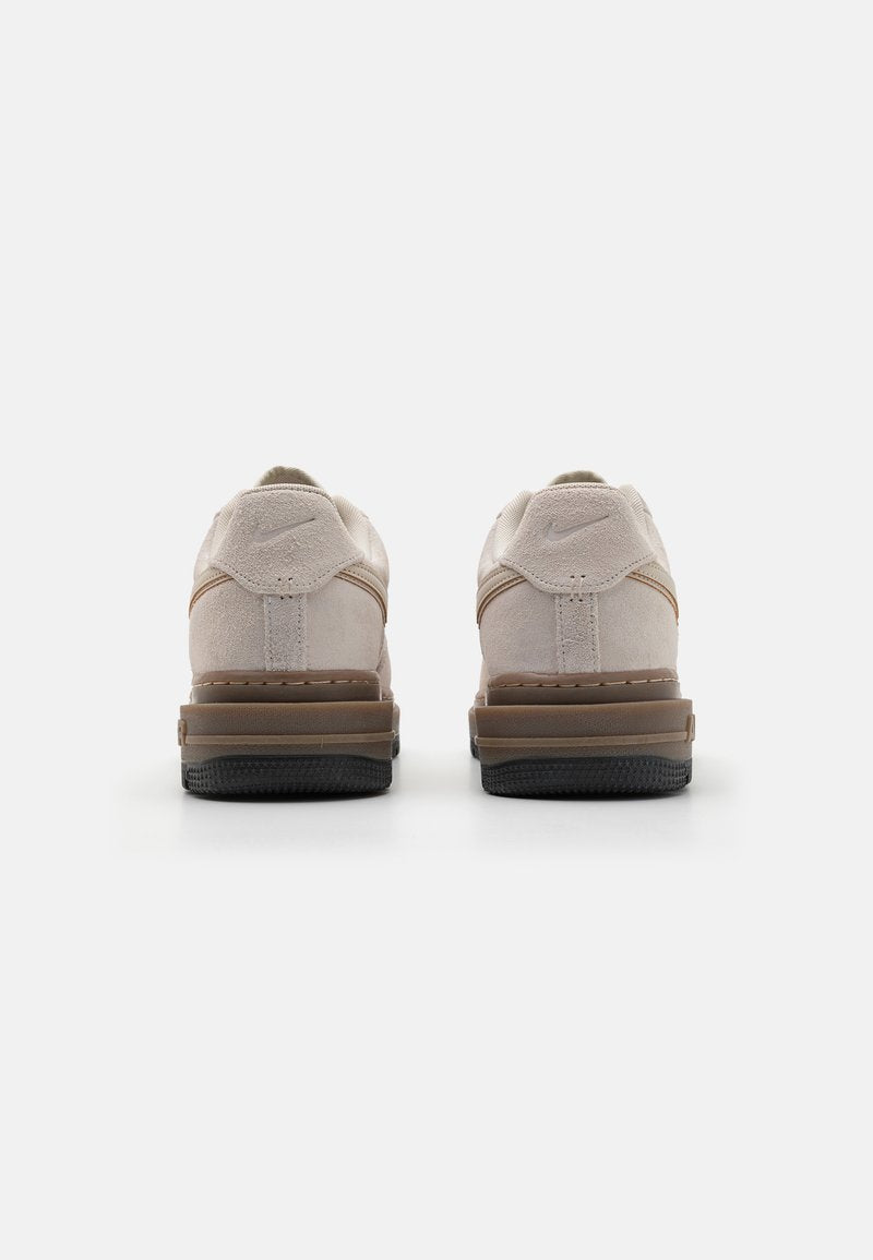 Nike Air Force 1 Luxe