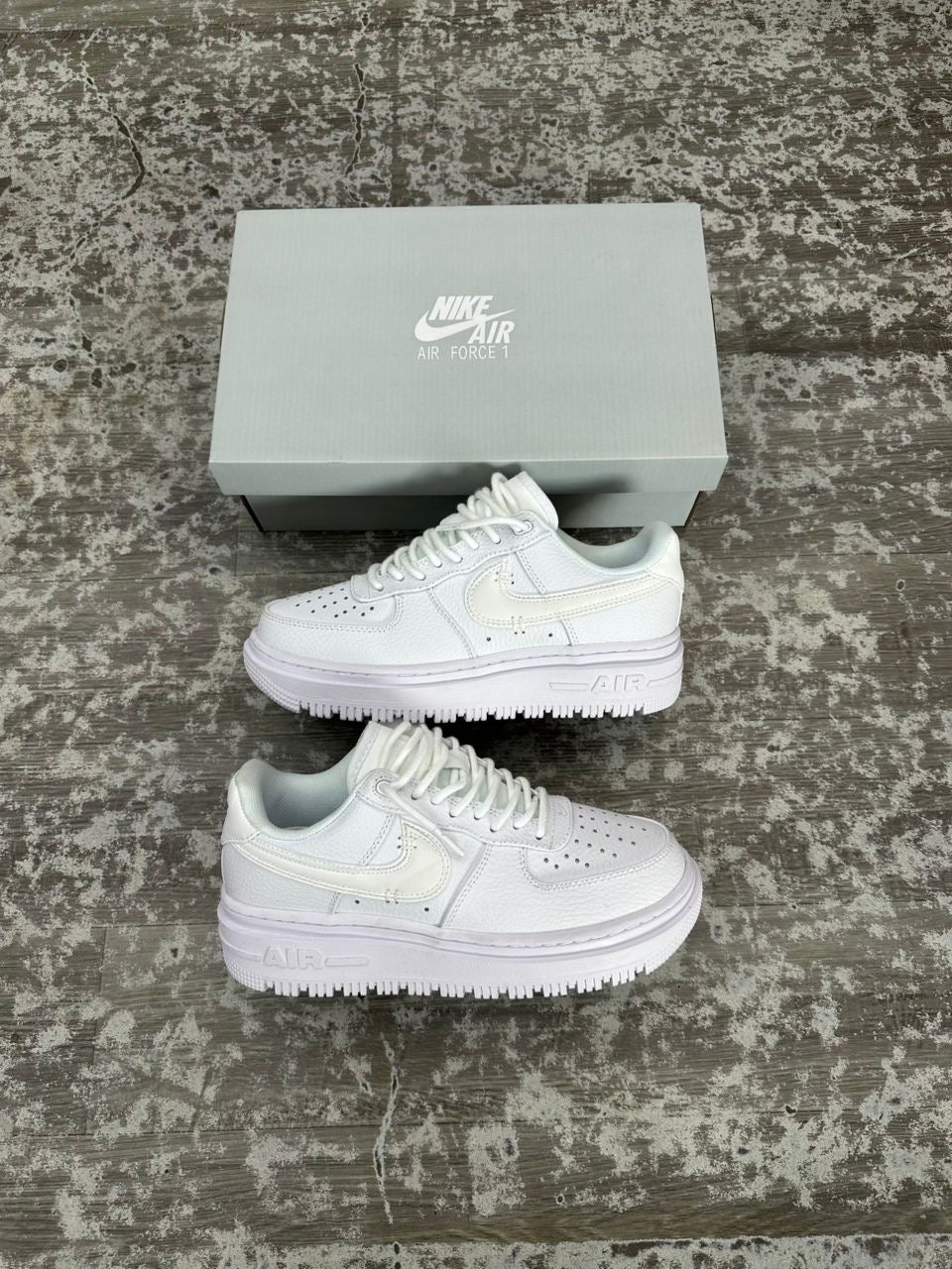 Nike Air Force 1 Luxe