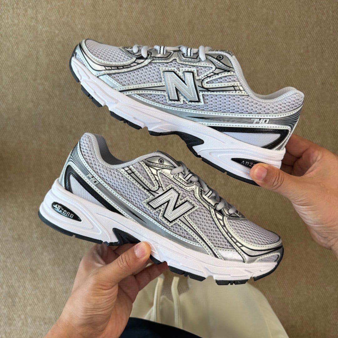 New Balance 740