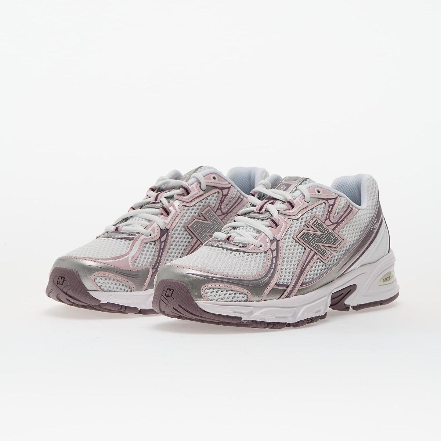 New Balance 740